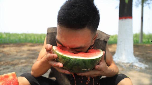 奇葩吃瓜行为,盘点那些让人瞠目结舌的奇葩吃瓜行为